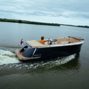 Lifestyle 616 Tender stuurboord varen