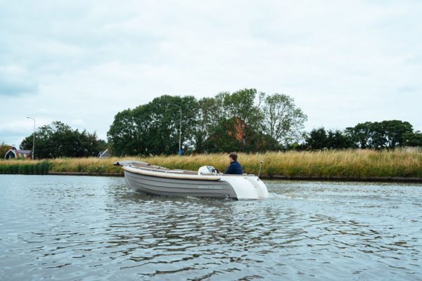 Lifestyle 570 Tender - Bakboord varend