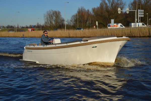 Primeur 700 Tender - zijkant